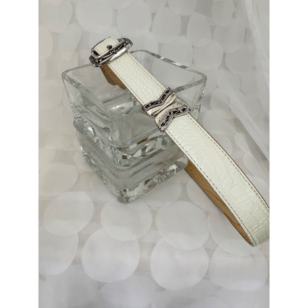 Vtg BRIGHTON Womens M -L belt Cream & Tan REVERSIBLE Leather Embossed animal - Picture 4 of 12